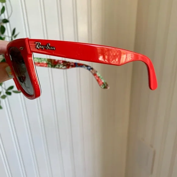 🪸❤️RAY-BAN “RARE” COLOR CORAL RED W/ FLORAL ALOHA PRINT EXCELLENT NO SCRATCHES!